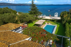 Property grounds - Barbati Beachfront Pool Villa (Barbati)
