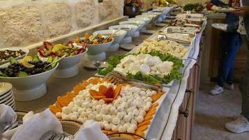 Free daily buffet breakfast