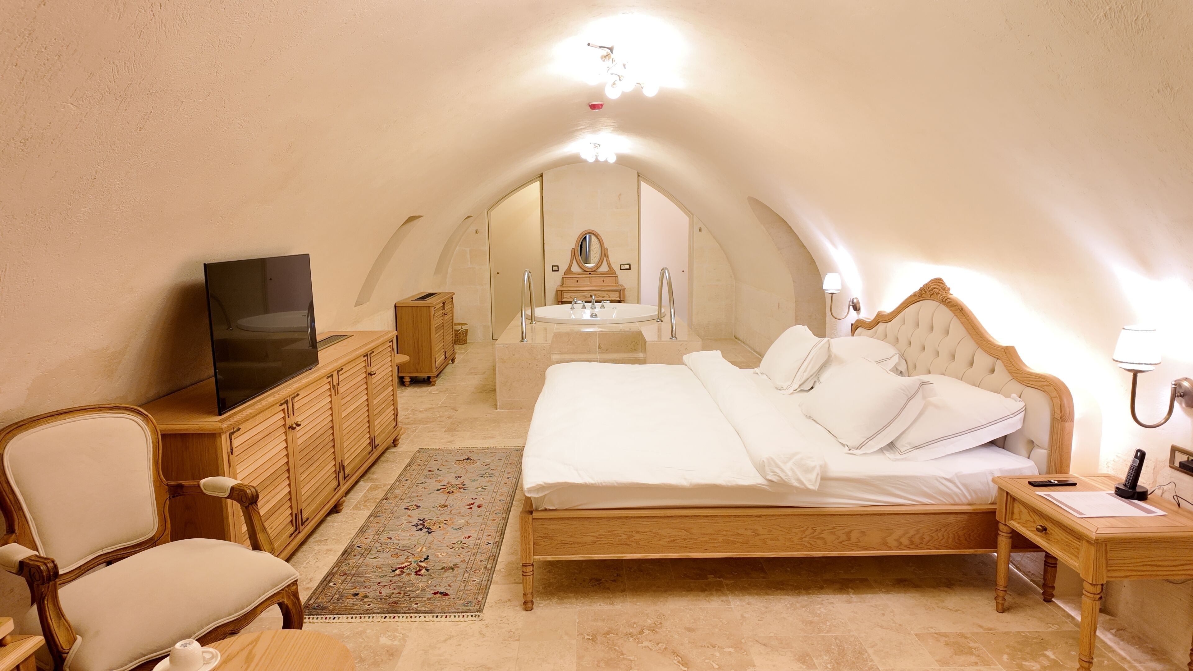 Honeymoon Room | Iron/ironing board, free WiFi