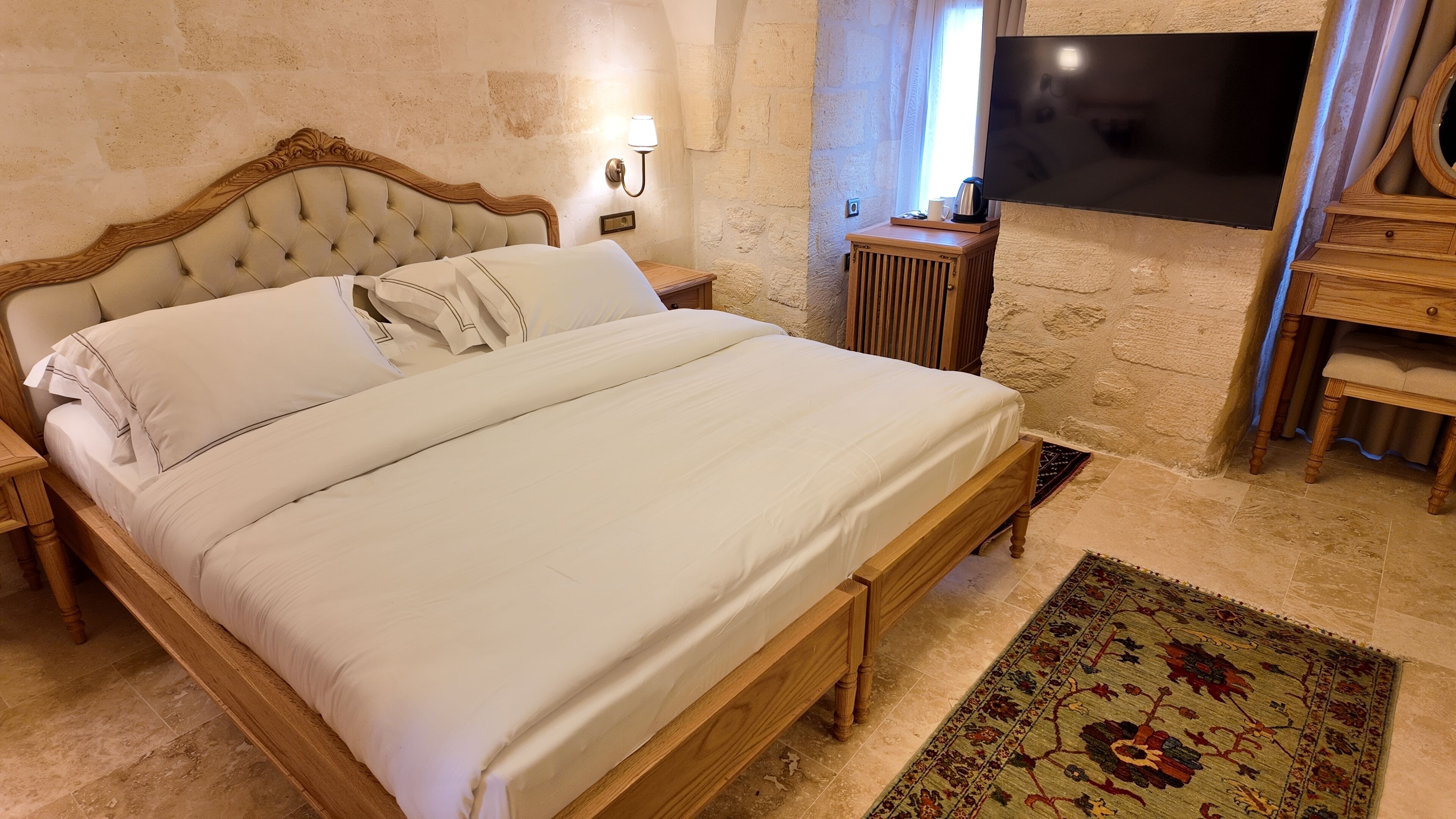 Luxury Room | Iron/ironing board, free WiFi