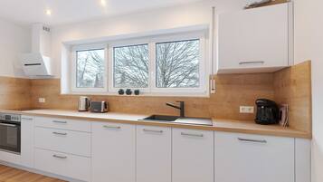 Refrigerador, horno, parrilla de estufa y lavavajillas