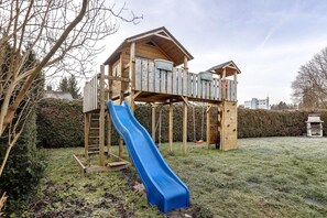 Children’s area - Apartment '2' with Shared Garden, Balcony, and Wi-Fi (Bad Dürrheim)
