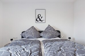 2 bedrooms, WiFi, bed sheets - Apartment '2' with Shared Garden, Balcony, and Wi-Fi (Bad Dürrheim)
