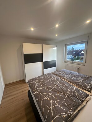 2 bedrooms, WiFi, bed sheets - Apartment '2' with Shared Garden, Balcony, and Wi-Fi (Bad Dürrheim)