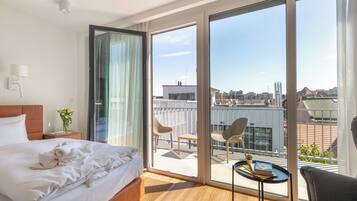 Superior Apartment, 2 Bedrooms, Air conditioning, Garden View | Desk, laptop workspace, blackout drapes, soundproofing