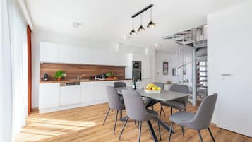 Superior Apartment, 2 Bedrooms, Air conditioning, Garden View | Dining