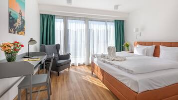 Superior Apartment, 2 Bedrooms, Air conditioning, Garden View | Desk, laptop workspace, blackout curtains, soundproofing