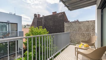 Superior Apartment, 2 Bedrooms, Air conditioning, Garden View | Terrace/patio
