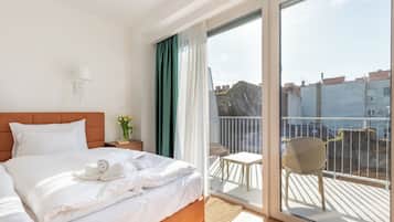 Superior Apartment, 2 Bedrooms, Balcony, Garden View | Dining room