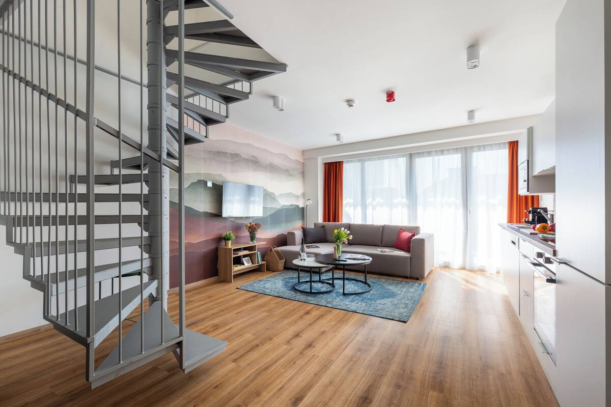 Superior Apartment, 2 Bedrooms, Balcony, Garden View | Dining room