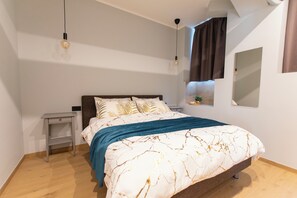 Tabla de planchar con plancha, wifi y ropa de cama 