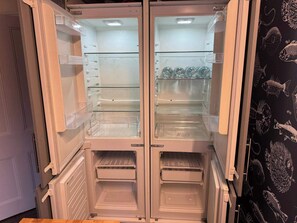 Interior - Charming 4BDR Spacious Sheffield Home with Parking (Sheffield)