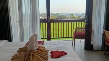 Phòng đôi Deluxe, quang cảnh biển | Két bảo mật tại phòng, bàn, phòng cách âm, bàn ủi/dụng cụ ủi quần áo