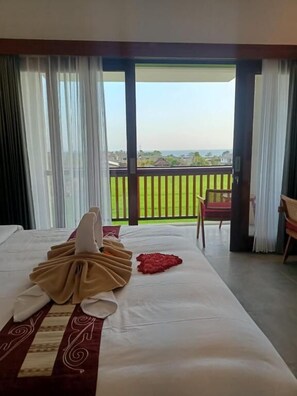 Deluxe-Doppelzimmer, Meerblick | Zimmersafe, Schreibtisch, schallisolierte Zimmer, Bügeleisen/Bügelbrett