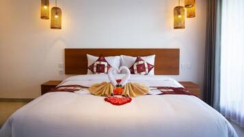 Standard Double Room, Balcony | In-room safe, desk, soundproofing, iron/ironing board