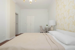 1 bedroom, desk, iron/ironing board, WiFi - Stylish Apartment | Air Conditioning | Underground Parking (Warszawa)