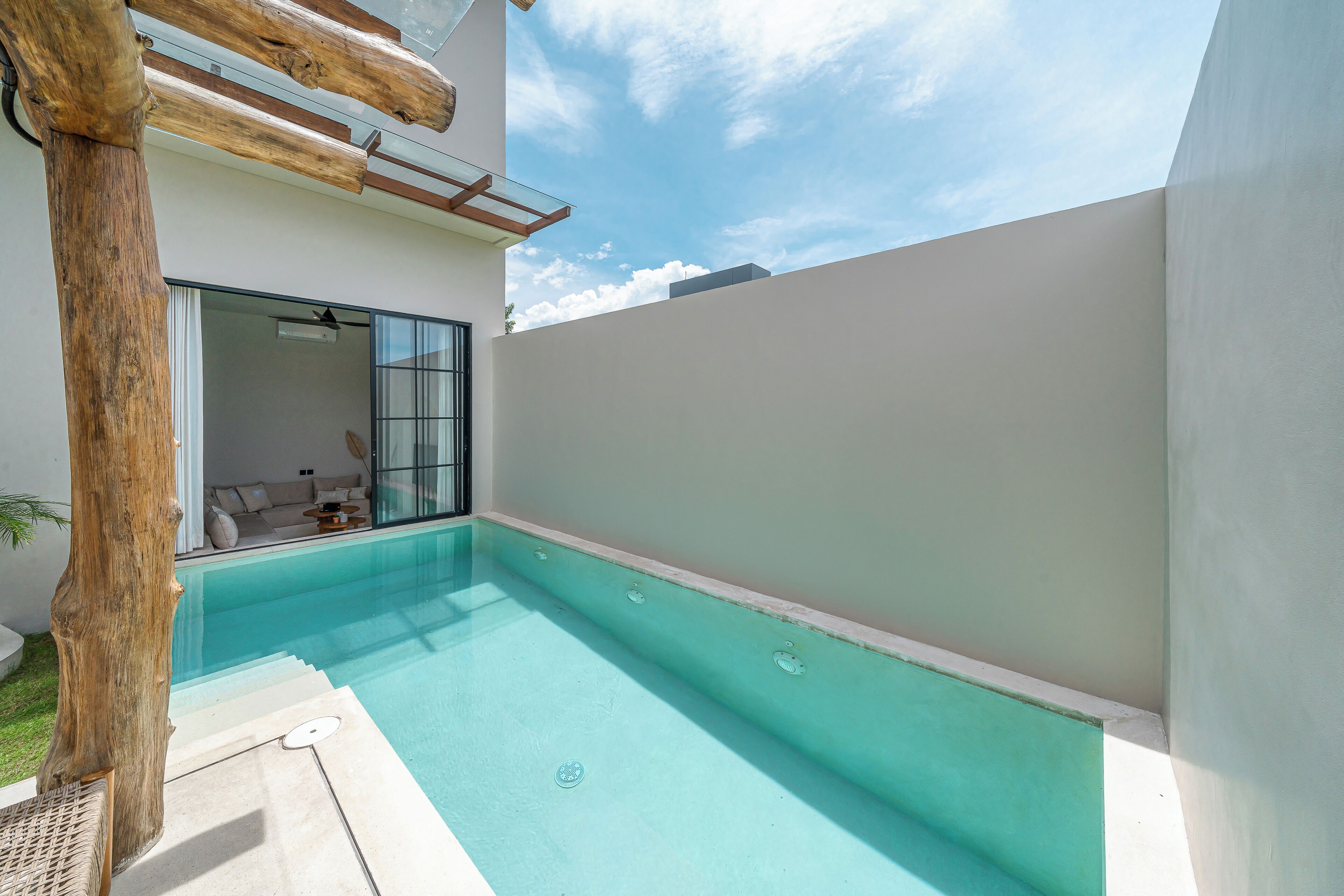 Vil·la de luxe, 4 dormitoris, pati, vistes a la piscina | Escriptori, planxa i posts de planxar i wifi gratuïta 