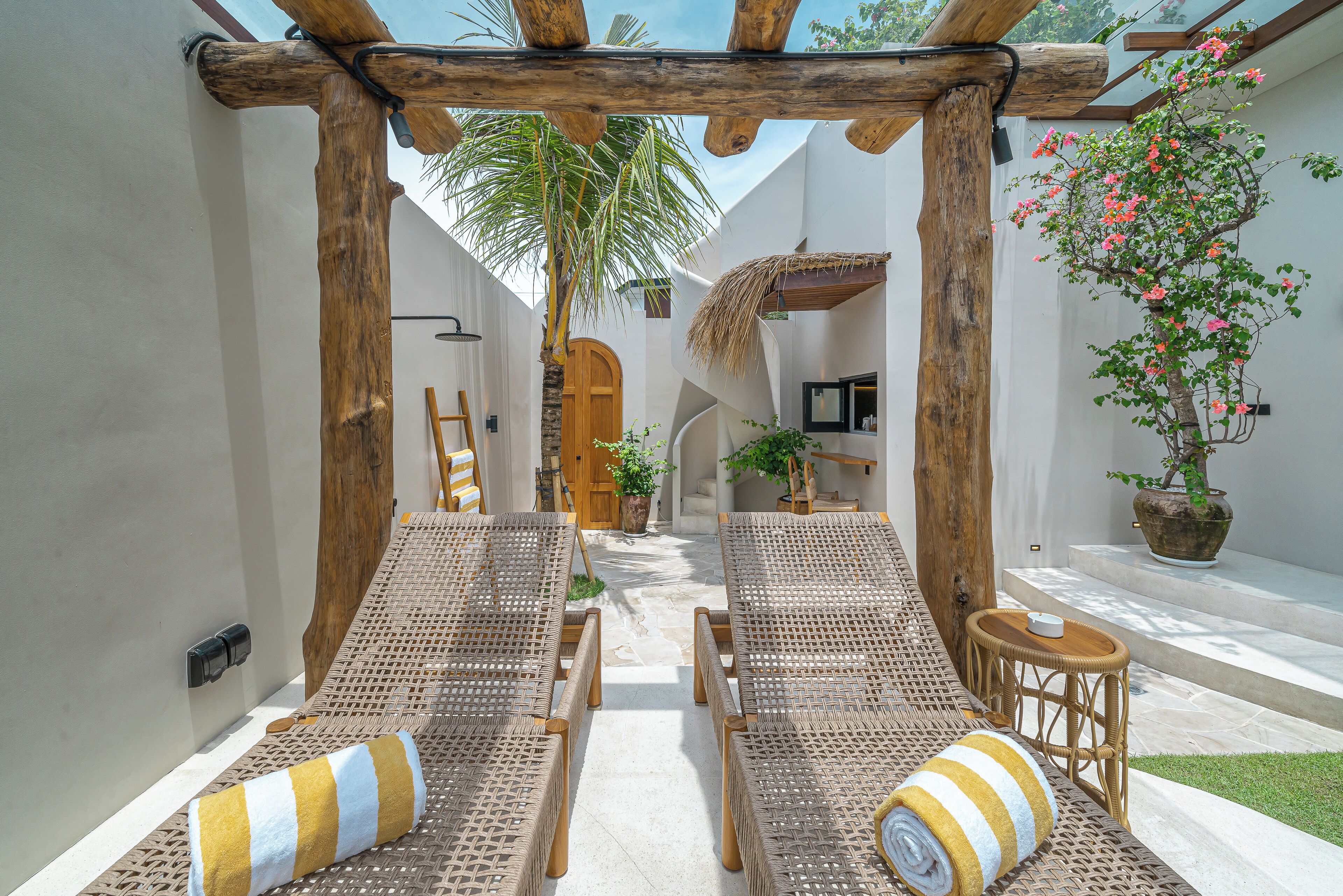 Villa de lujo, 4 habitaciones, patio, vista a la alberca | Escritorio, tabla de planchar con plancha y wifi gratis 