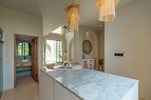 Pengeskab på værelset, skrivebord, strygejern/strygebræt, gratis Wi-Fi