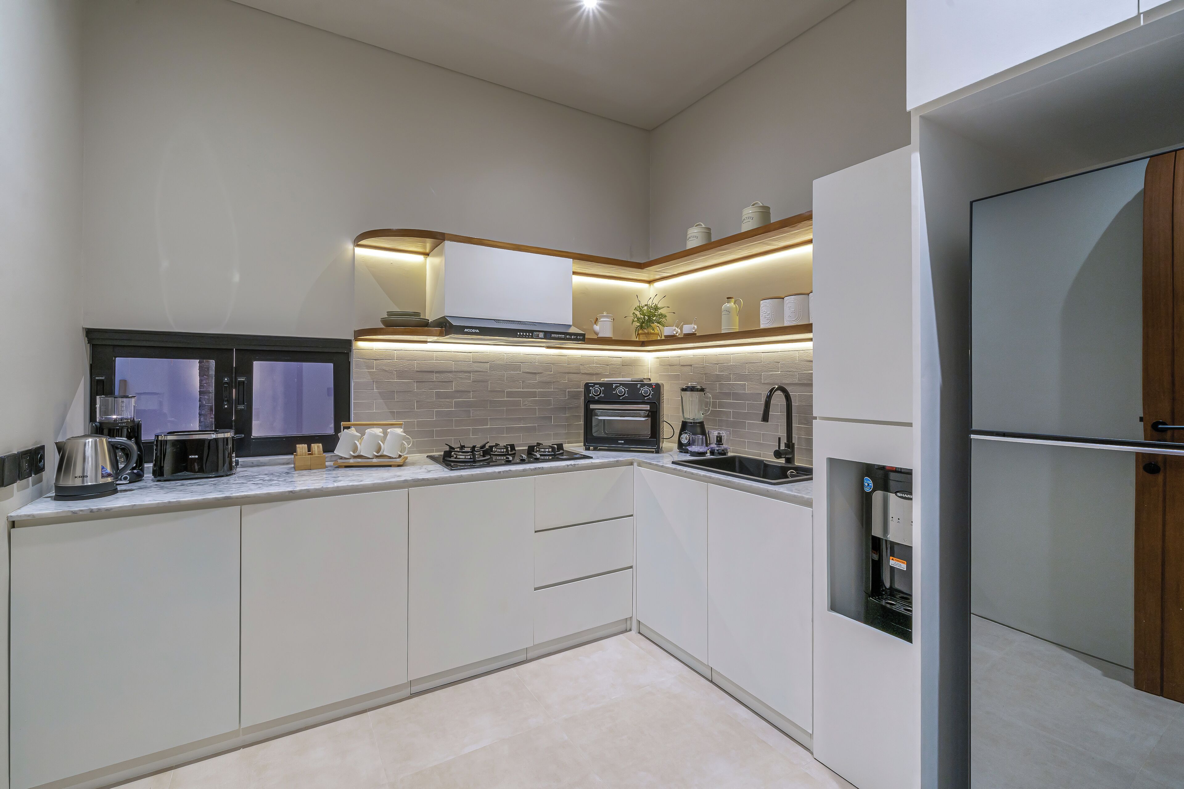 Casa 24AB | Private kitchen | Fridge, microwave, stovetop, cookware/dishes/utensils