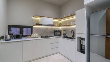Casa 24AB | Private kitchen | Fridge, microwave, stovetop, cookware/dishes/utensils