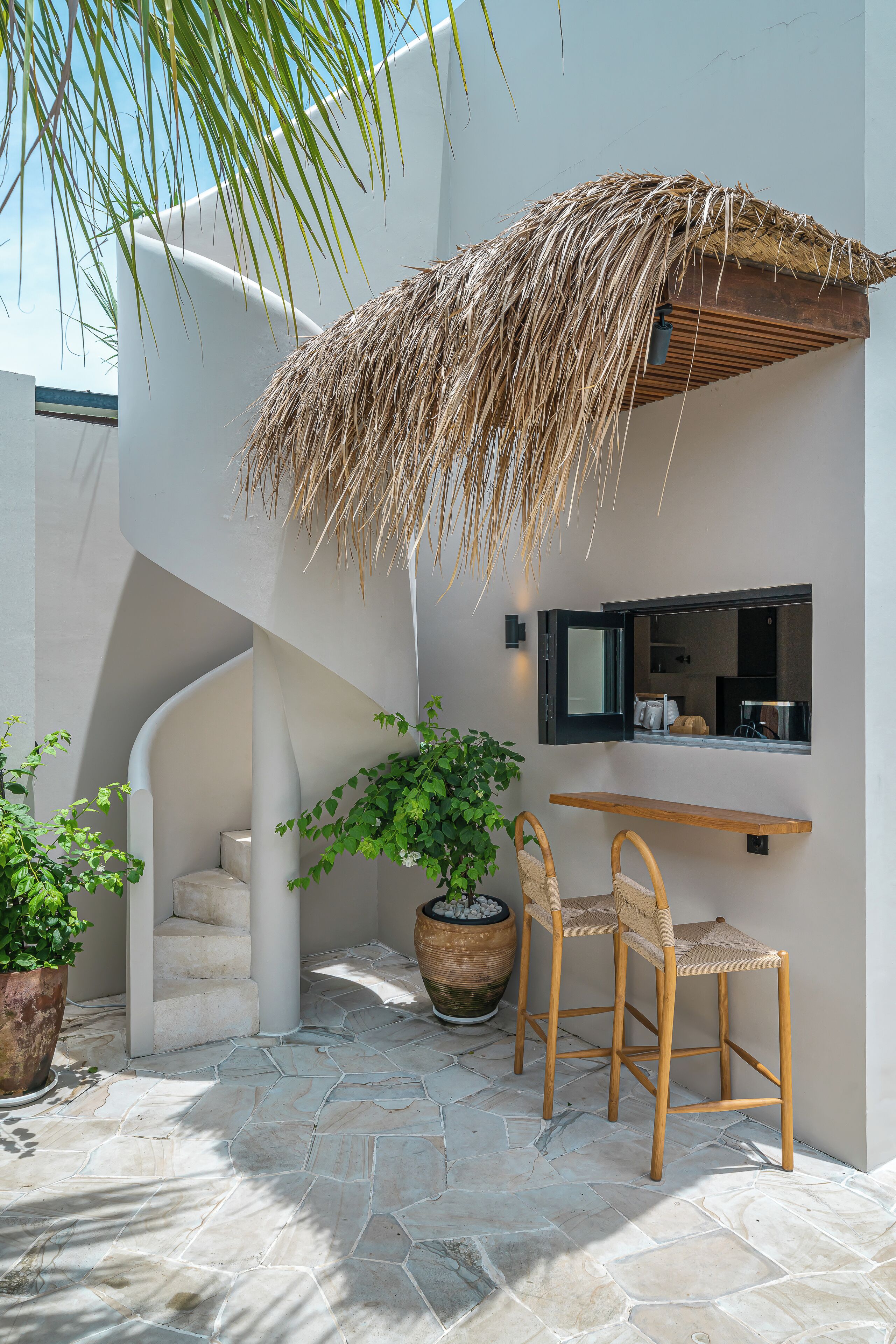 Vil·la de luxe, 4 dormitoris, pati, vistes a la piscina | Escriptori, planxa i posts de planxar i wifi gratuïta 