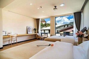 Superior Twin Room, City View | Individually decorated, individually furnished, free WiFi - Xuejian Homestay (Deqin)