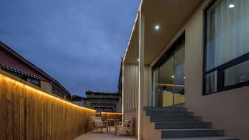 Children’s play area – outdoor