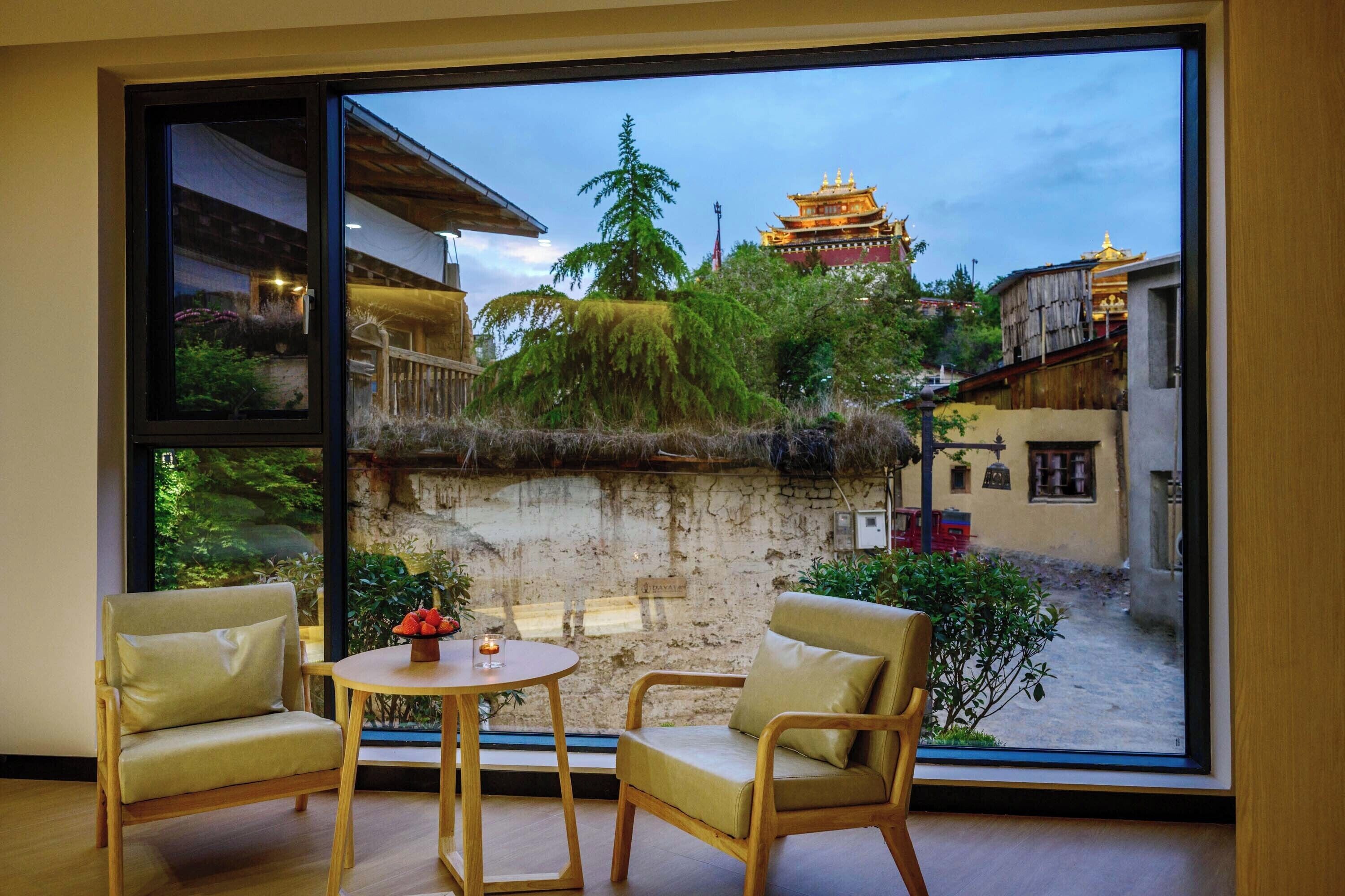 Phòng 2 giường đơn có thiết kế đặc trưng, quang cảnh thành phố | Quang cảnh từ phòng