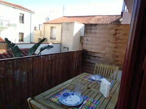 Outdoor dining - Apartment in an old fisherman's house, near Collioure (Port vendres)