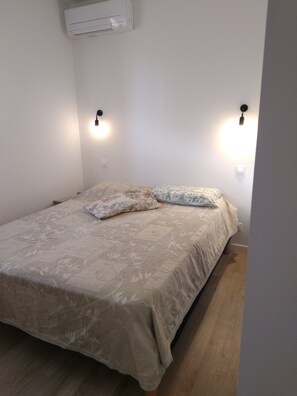 1 bedroom, iron/ironing board, bed sheets - Apartment in an old fisherman's house, near Collioure (Port vendres)