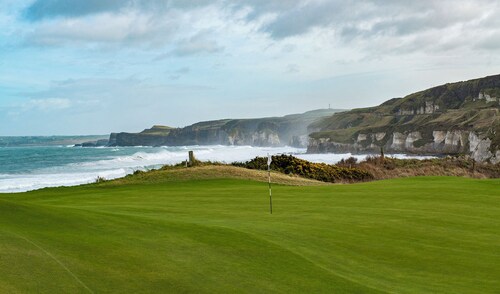 Modern 2-bed apartment in Ballycastle town centre, less than a mile from beach