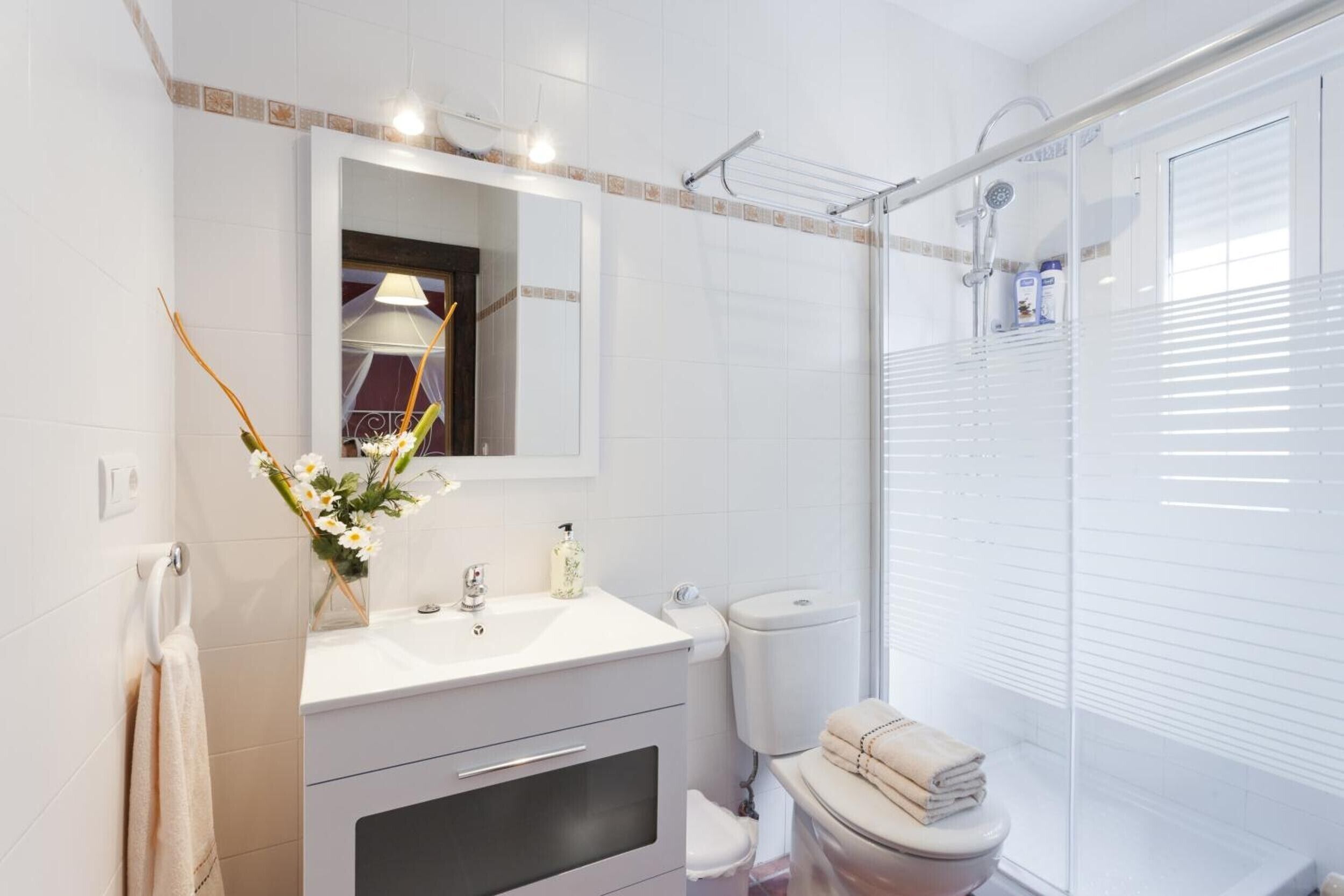 Een douche, een haardroger, handdoeken