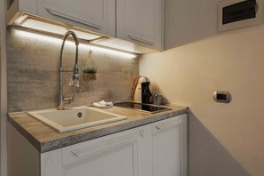 Basic Studio | Private kitchen | Stovetop, cookware/dishes/utensils - Passerina by MMega (Florence)