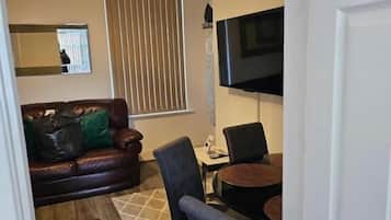 Apartment, 4 Bedrooms | Room amenity