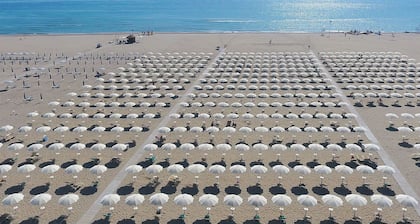 Gemütliche Wohnung in einem Ferienhaus mit Pool, Klimaanlage, W-LAN, Terrasse, Haustiere erlaubt