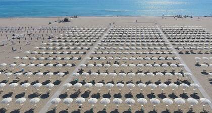 Schöne Wohnung in einem Ferienhaus mit Pool, W-LAN, Klimaanlage, TV, Terrasse, Haustiere erlaubt