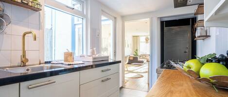 Oven, dishwasher, highchair