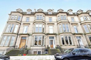 Exterior - Elegant & Spacious Ground Floor Apartment (Edinburgh)