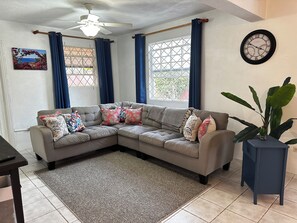 Smart TV - Spacious 2-bedroom Oistins apartment in quiet neighborhood with fantastic views (Oistins,)
