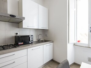 Oven, dishwasher - Nice apartment for 3 guests with A/C, WIFI, TV and balcony (Rome)