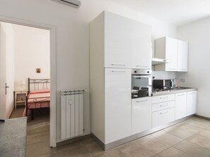 Oven, dishwasher - Nice apartment for 3 guests with A/C, WIFI, TV and balcony (Rome)