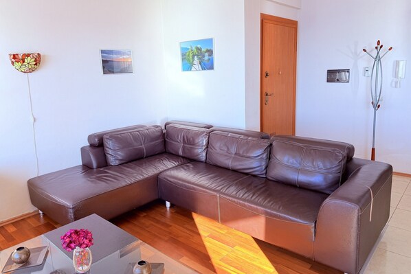 Family Apartment, Multiple Bedrooms, 2 Bathrooms (Beachfront Apartment In Durres 072) | Living area | 21-inch Smart TV with cable channels - Beachfront Apartment In Durres 072 (Durrës)