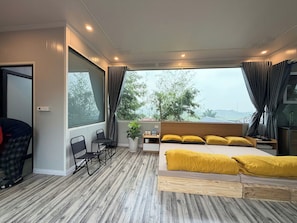 Familien-Vierbettzimmer, Gartenblick | Schallisolierte Zimmer, kostenloses WLAN, Bettwäsche