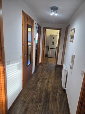 Interior - Cosy 2- Bedroom Ground  Floor Apartment with Parking and Fast Wi-Fi (Inverness)