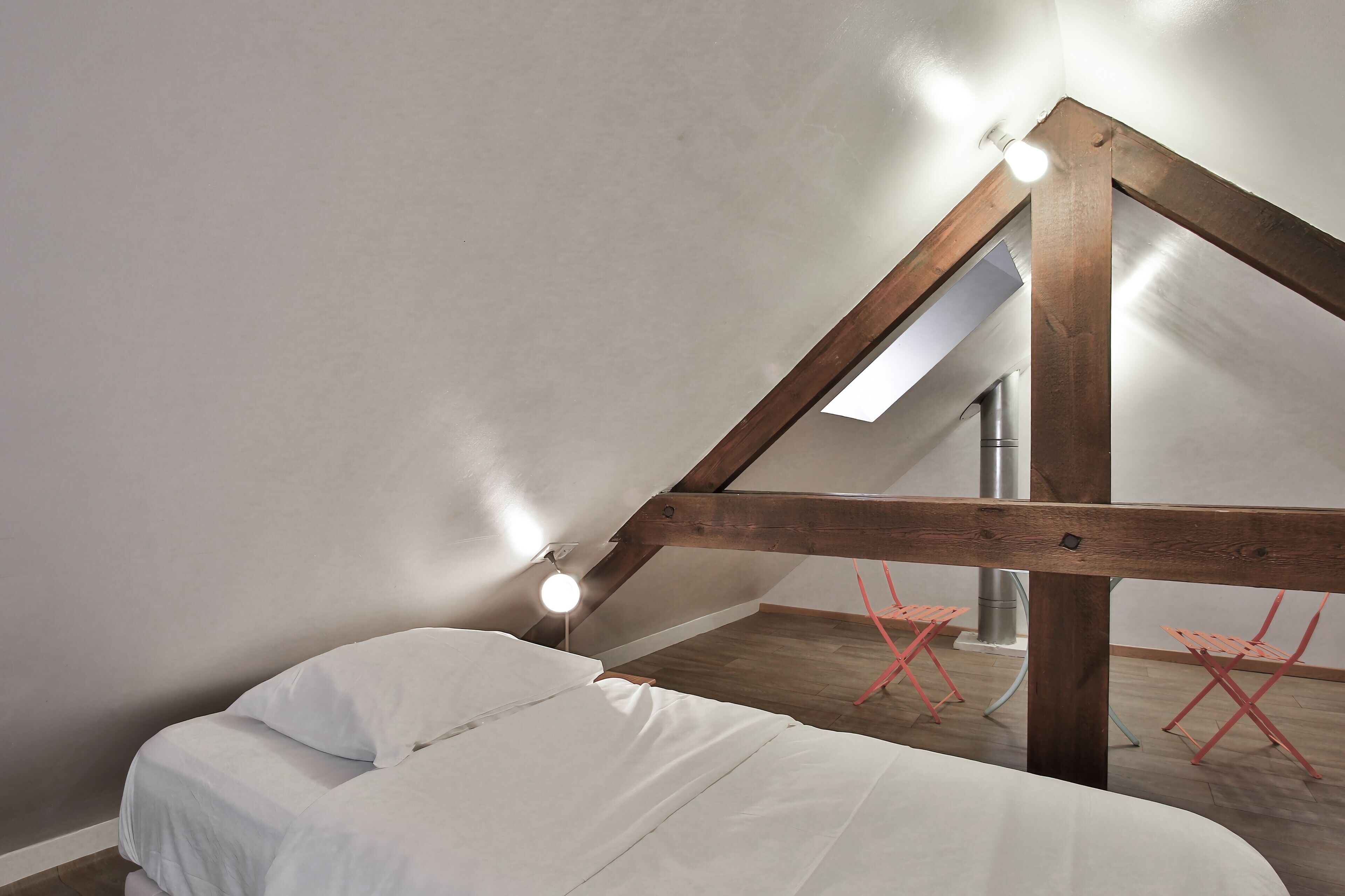 5 chambres, fer et planche à repasser, Wi-Fi, draps fournis