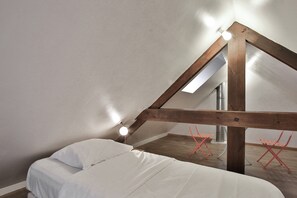 5 slaapkamers, een strijkplank/strijkijzer, wifi, beddengoed