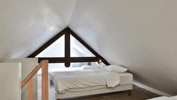 5 quartos, ferros/tábuas de passar roupa, Wi-Fi, roupa de cama