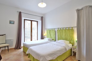 5 quartos, ferros/tábuas de passar roupa, Wi-Fi, roupa de cama