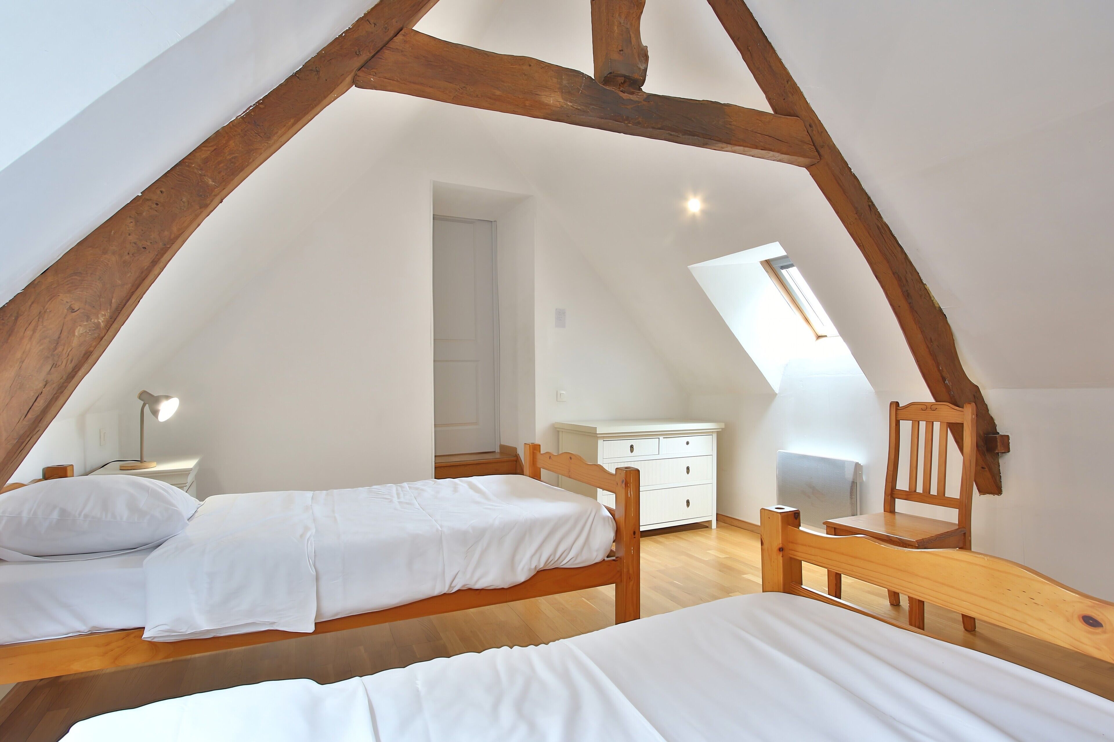 7 bedrooms, iron/ironing board, WiFi, bed sheets